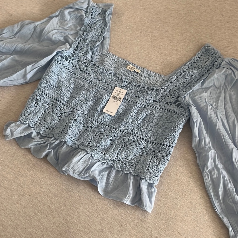 NWT American Eagle cropped blue top with puff sleeve